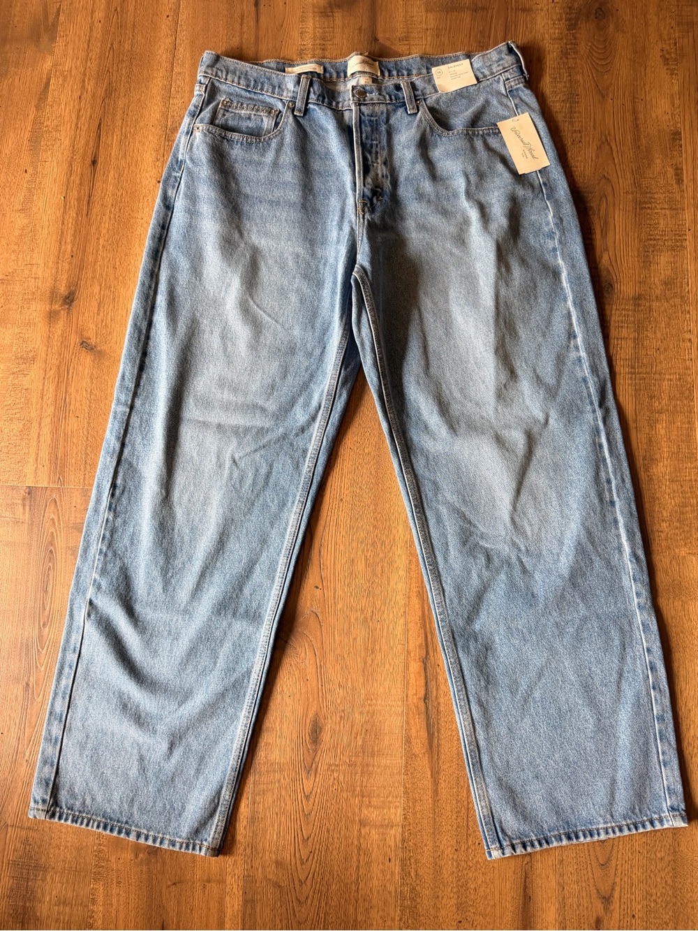 Universal Thread Light Blue Relaxed Straight Jeans with heart pockets size 14